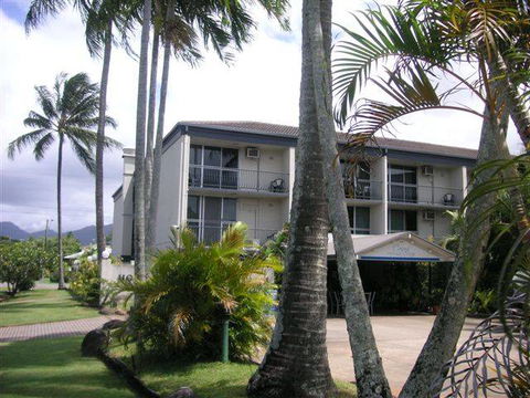 Cairns Holiday Lodge - Tourism Townsville 0