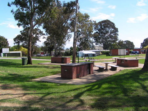 Canberra Carotel Motel & Caravan Park - Tourism Townsville 1