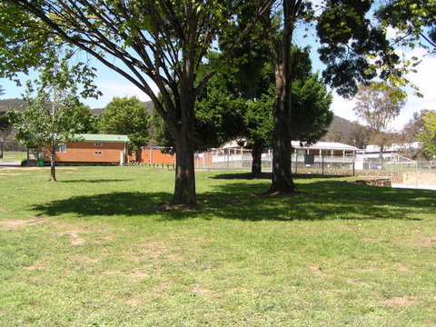 Canberra Carotel Motel & Caravan Park - Tourism Townsville 3
