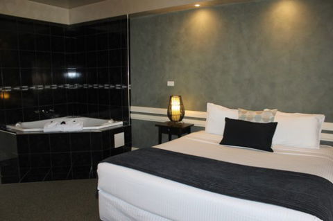 Fairways Resort - Tourism Townsville 0