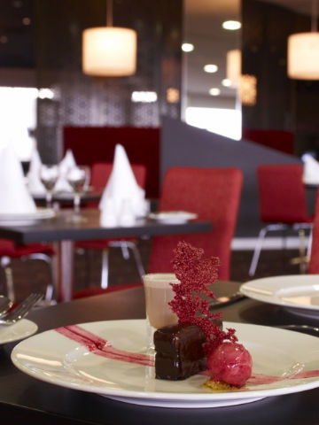 Quality Hotel Tabcorp Park - Tourism Townsville 1