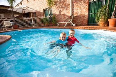 Endeavour Court Motor Inn - Tourism Townsville 3