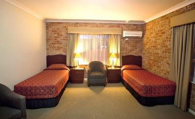 Endeavour Court Motor Inn - Tourism Townsville 5