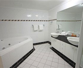 Xanadu Resort - Tourism Townsville 1