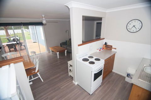Laguna Lodge Holiday Units - Tourism Townsville 3