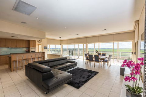 River Shack Rentals - Living The Dream - Tourism Townsville 28