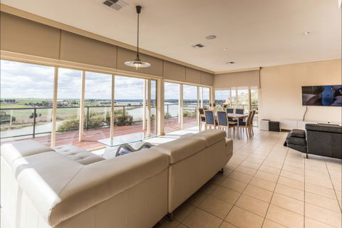 River Shack Rentals - Living The Dream - Tourism Townsville 29