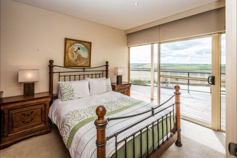 River Shack Rentals - Living The Dream - Tourism Townsville 31