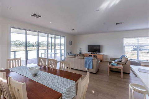 River Shack Rentals - Living The Dream - Tourism Townsville 112