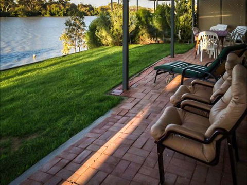 River Shack Rentals - Living The Dream - Tourism Townsville 24