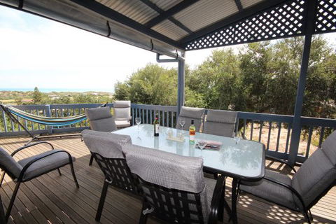 LJ Hooker Goolwa Holiday Rentals - 39 Bradford Road, Goolwa Beach - Tourism Townsville 1