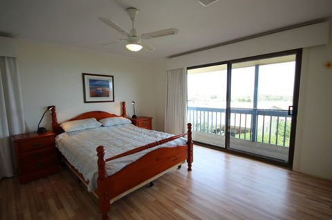 LJ Hooker Goolwa Holiday Rentals - 39 Bradford Road, Goolwa Beach - Tourism Townsville 3