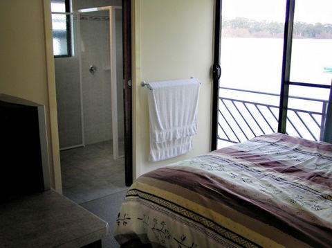 Takeme2 Houseboat - Tourism Townsville 3