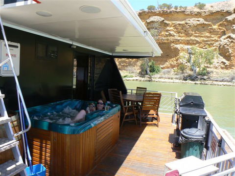 Takeme2 Houseboat - Tourism Townsville 4