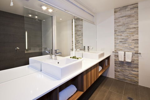 BEST WESTERN PLUS Ballarat Suites - Tourism Townsville 0