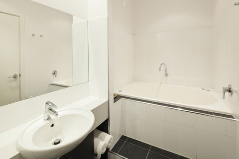 BEST WESTERN PLUS Ballarat Suites - Tourism Townsville 4