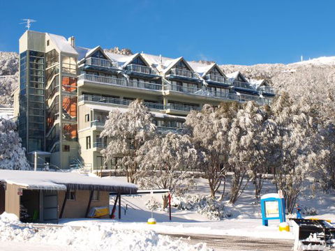 Falls Creek Country Club - Tourism Townsville 0