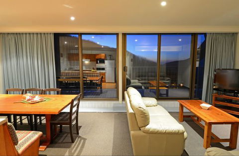 Falls Creek Country Club - Tourism Townsville 6