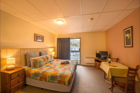 Falls Creek Country Club - Tourism Townsville 8