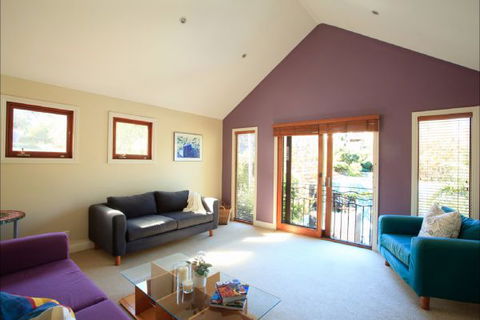 Queens Park Beach House - Tourism Townsville 4