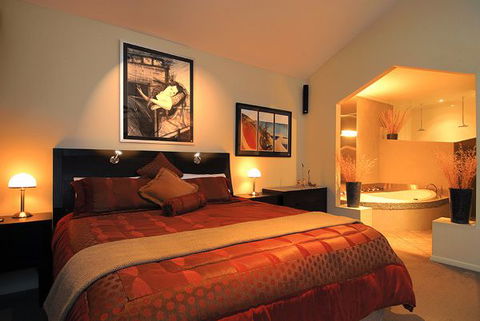 Riverview Rise Retreats - Tourism Townsville 0