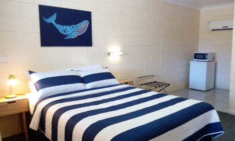 Sail Inn - Yeppoon - Tourism Townsville 0