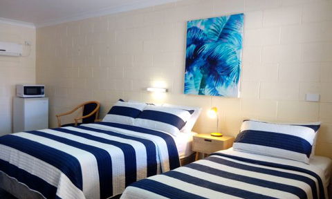 Sail Inn - Yeppoon - Tourism Townsville 3