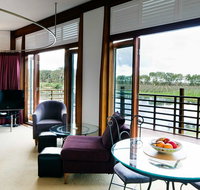 Bettenay's Lakeside Chalets and Luxury Spa Apartment - Tourism Townsville