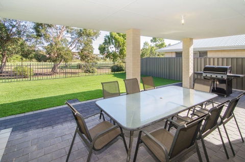Fairway Isle - Tourism Townsville 8