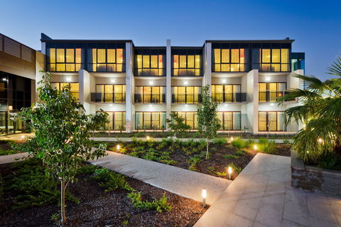Quality Hotel Taylors Lakes - Tourism Townsville 0