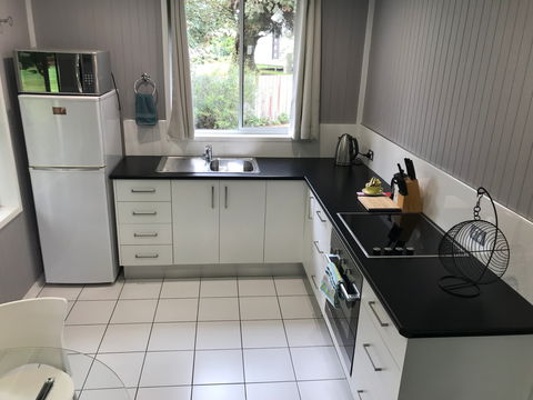 Ravenscroft Cottage - Tourism Townsville 3