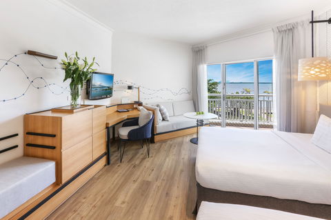 Shangri-la Hotel, The Marina, Cairns - Tourism Townsville 3