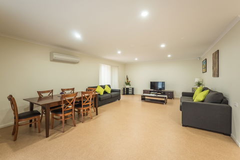 Glenn Moore Accessible Accommodation  Units - Tourism Townsville 0