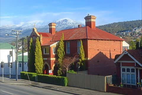 Edinburgh Gallery Bed & Breakfast - Tourism Townsville 0