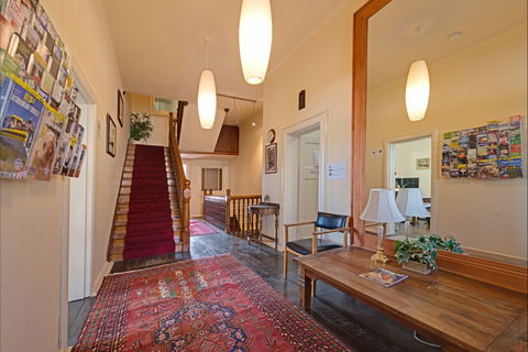 Edinburgh Gallery Bed & Breakfast - Tourism Townsville 1