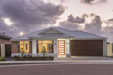 Fairway Lakeside - Tourism Townsville 0
