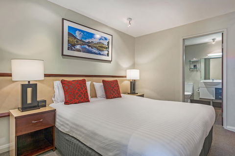 Mantra One Sandy Bay Road - Tourism Townsville 1