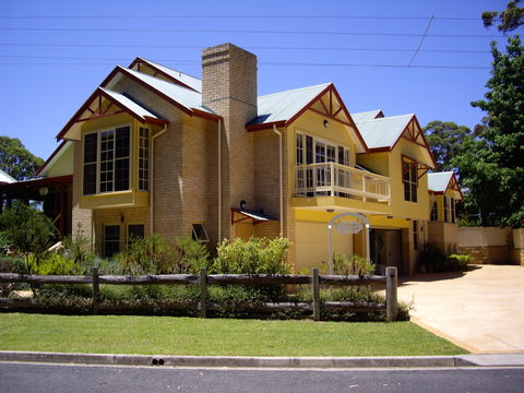 Sandholme Guesthouse - Tourism Townsville 0