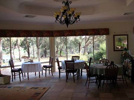 Lakeview Lodge - Tourism Townsville 0