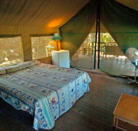 Lions Den Hotel - Tourism Townsville