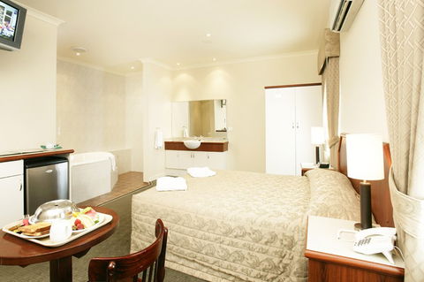 Bayswater Hotel - Tourism Townsville 0