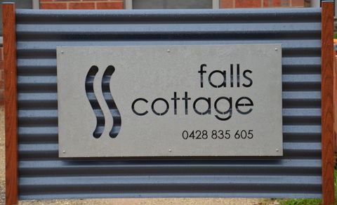 Falls Cottage Whitfield - Tourism Townsville 0