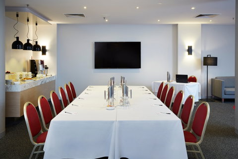 Ibis Perth - Tourism Townsville 1