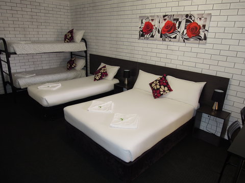 Jackaroo Apartments - Motel - Tourism Townsville 2