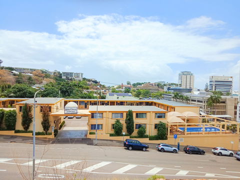 The Robert Towns - Tourism Townsville 0