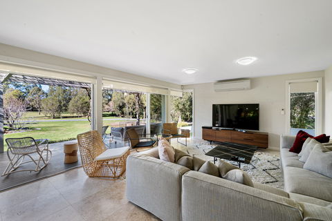 CUB Country House - Berry - Tourism Townsville 1