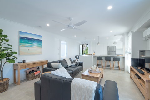 Munna Beach Apartments - Tourism Townsville 1