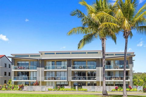 Beaches On Lammermoor Apartments - Tourism Townsville 0