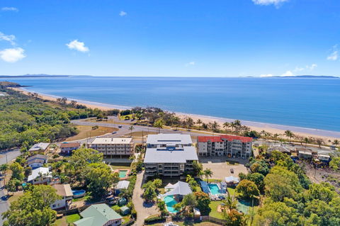Beaches On Lammermoor Apartments - Tourism Townsville 1