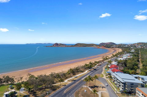 Beaches On Lammermoor Apartments - Tourism Townsville 2